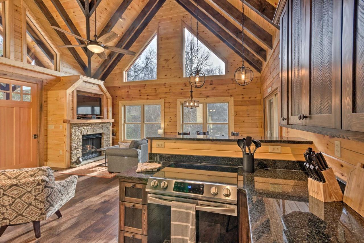 Hilltop Cabin On 5 Acres With Hot Tub And Waterfall! Bryson City Exterior foto
